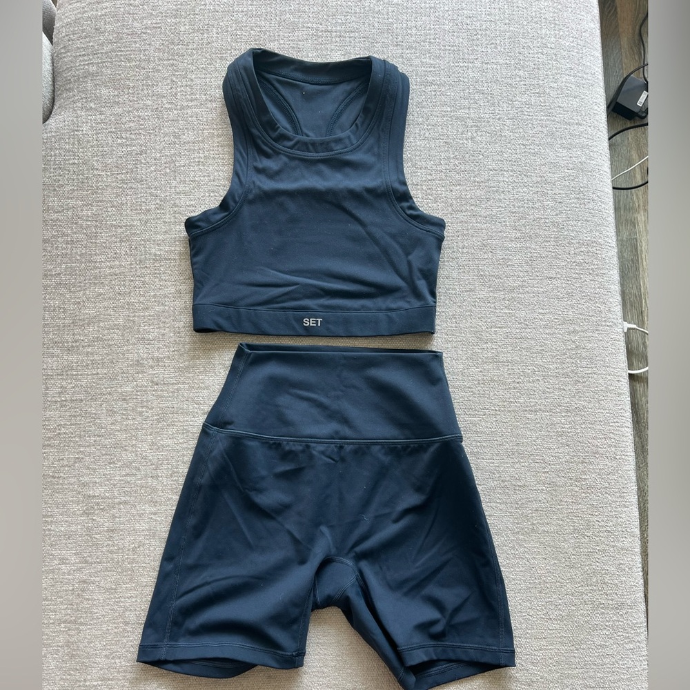 SET ACTIVE biker shorts and bra